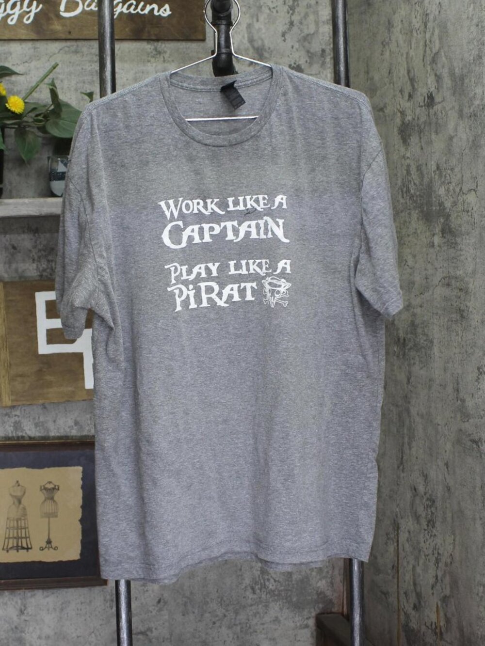 Gildan Riverfest 2023 Pirats of the Susky Graphic T-Shirt Gray 2XL